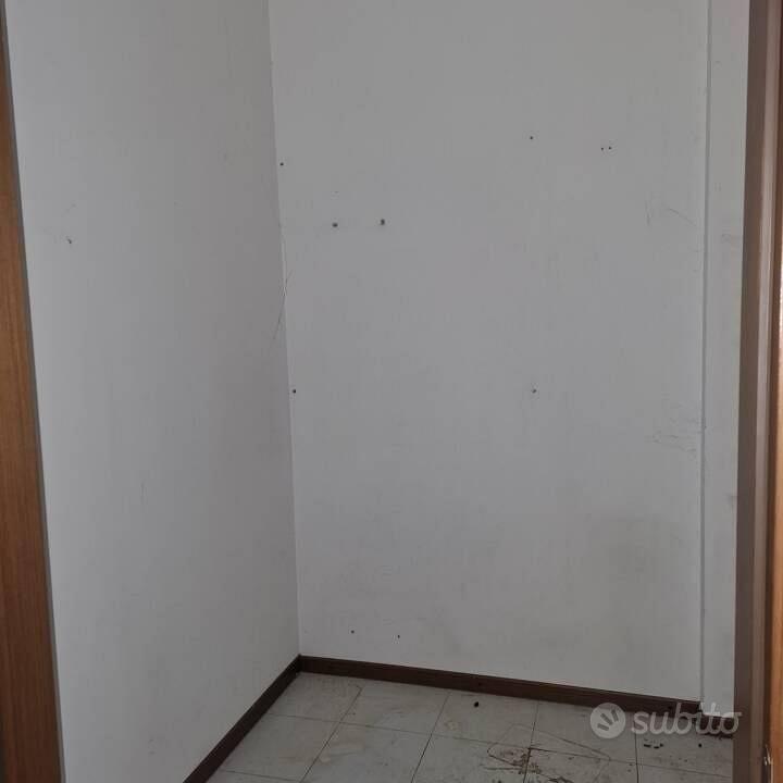 Immobile in asta di 95 m² con 3 locali e box auto - Altro