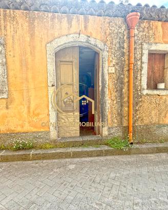 Casa indipendente da ristrutturare a Linguaglossa