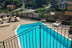 TRILOCALE CON PISCINA E PARCHEGGIO RISERVATO 