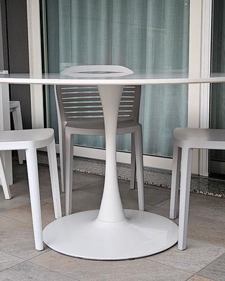 Tavolo tondo tipo Saarinen di design, 120 cm diam