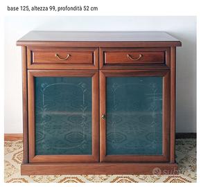 Credenza in legno con vetro satinato e due cassett