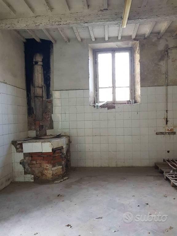 Immobile di 270 m² con più di 5 locali a Lucca