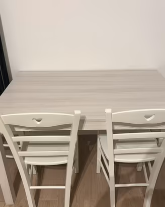 Tavolo da pranzo con sedie