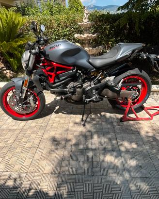 Ducati monster 821