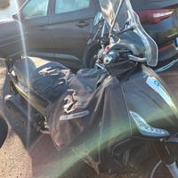 Piaggio Beverly 300 Police + Bauletto + Termoscudo