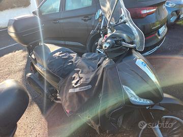 Piaggio Beverly 300 Police + Bauletto + Termoscudo
