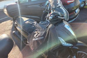 Piaggio Beverly 300 Police + Bauletto + Termoscudo