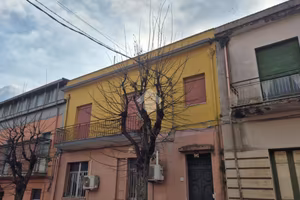 5 LOCALI A MILO
