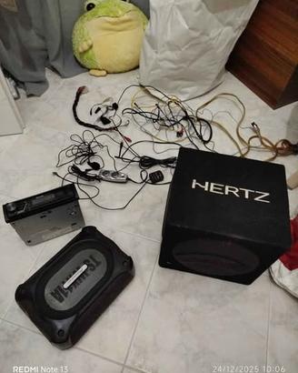 Autoradio con subwoofer e amplificatore