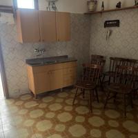 Camera da letto +cucina+sedie+cristalliera