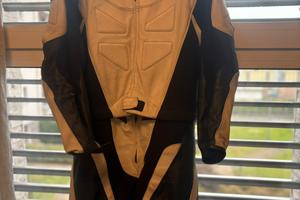 ABBIGLIAMENTO MOTO COMPLETO TUTA GIUBBINO DAINESE