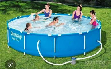 Piscina con pompa a sabbia