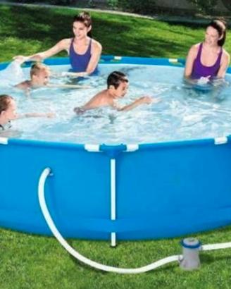 Piscina con pompa a sabbia