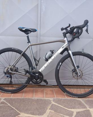 Bici Gravel uomo pedalata assistita