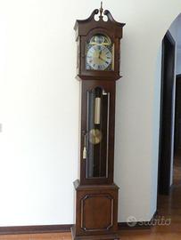 Orologio a pendolo a colonna