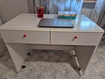 Scrivania + Comodino