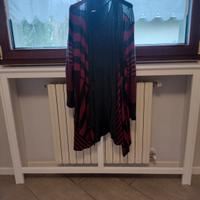 Vestito smanicato e cardigan abbinato. 