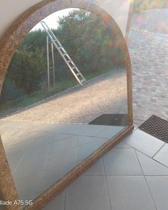 specchio con cornice 