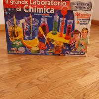 Il grande laboratorio di chimica