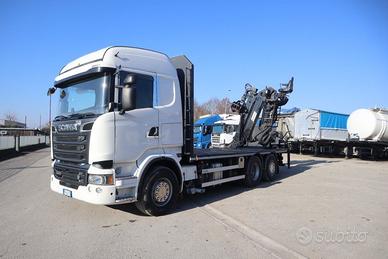 SCANIA R 580 CARICATORE PER TRONCHI