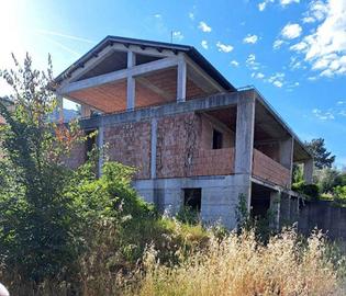 Immobile in asta di 226 m² con box auto a Trevi