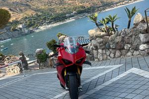 ducati panigale v4s
