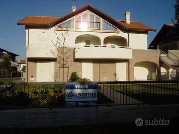 Villetta a schiera di 161 m² con 4 locali e box au