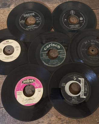 25 dischi in vinile 45 giri per collezionista