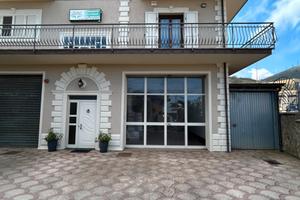 Locale commerciale in Viale delle Nazioni Unite 20