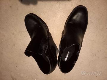 Scarpe nuove nere