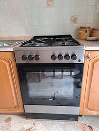 Cucina a gas con forno elettrico