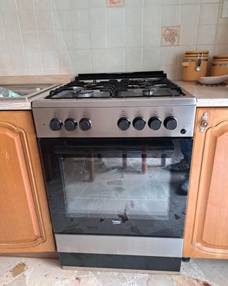 Cucina a gas con forno elettrico