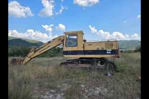 ESCAVATORE CAT 215