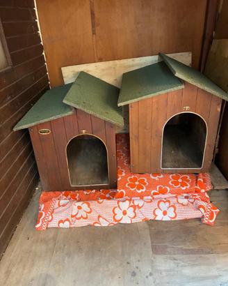 2 cucce in legno per cani