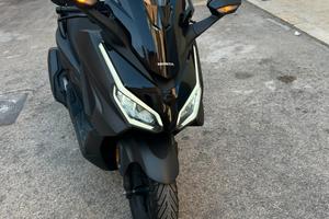 Honda Forza 350 Deluxe