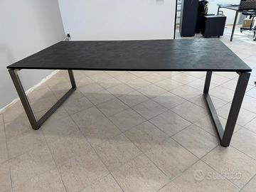 scrivania e cassettiera