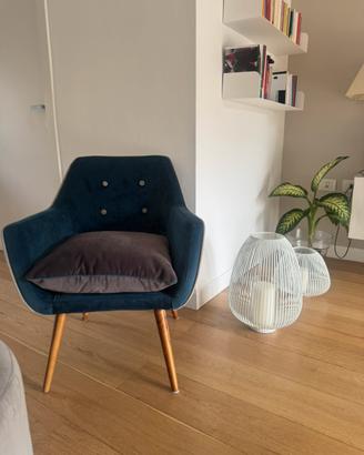 Poltroncina di design  blu e grigia di velluto