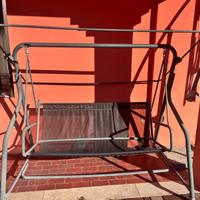 Dondolo da giardino e ombrellone