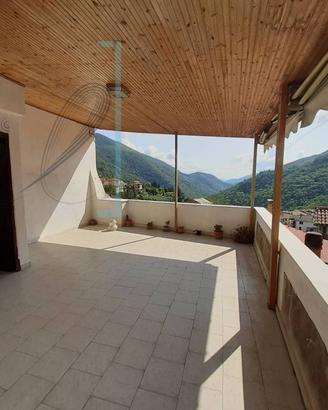 Rustico / Casale di 240 m² con più di 5 locali a R