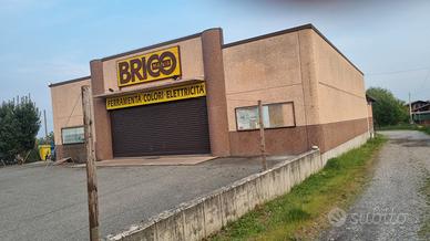 Capannone uso commerciale