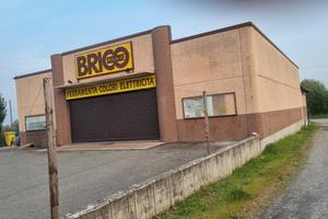 Capannone uso commerciale