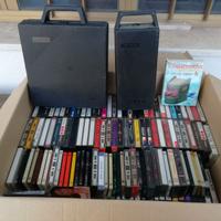 Lotto 223 musicassette miste + 2 valigette