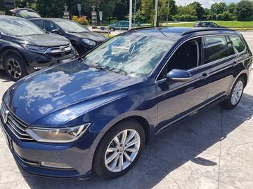 VOLKSWAGEN Passat Variant 1.6 TDI SCR DSG Busine