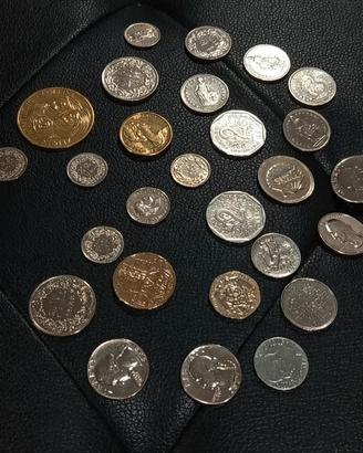 Lotto 27 monete dal mondo pre Euro e commemorative
