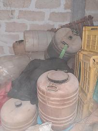 contenitori in plastica e acciaio 