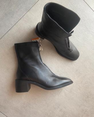 Stivaletti nuovi Zara
