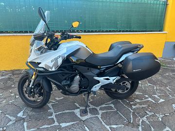 CF Moto 650MT