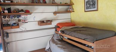 cameretta con letti scorrevoli