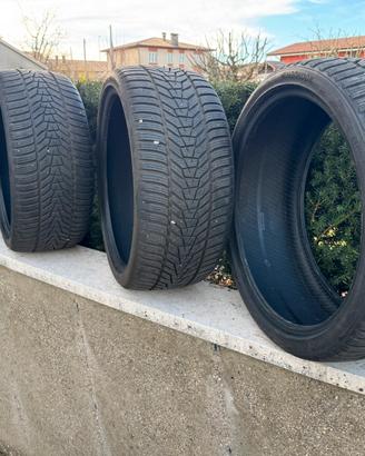Hankook Winter i*cept Evo3 – 235/35 R19