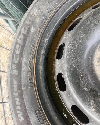 Treno completo 4 Gomme Invernali Hankook in ferro